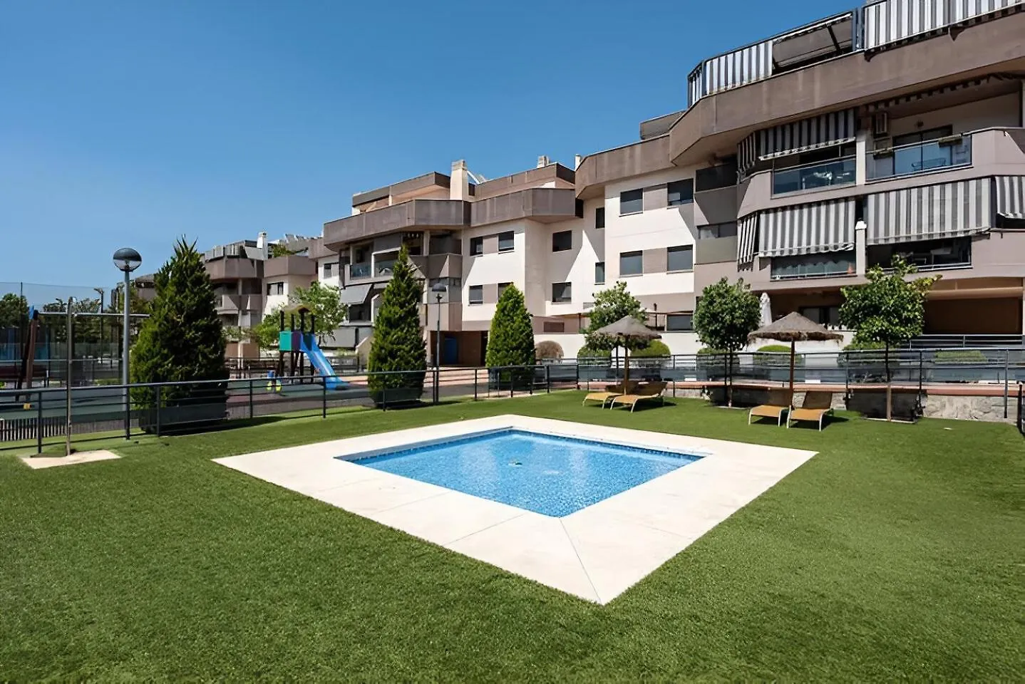 Ven Descansa Y Conoce Málaga 0*,  España