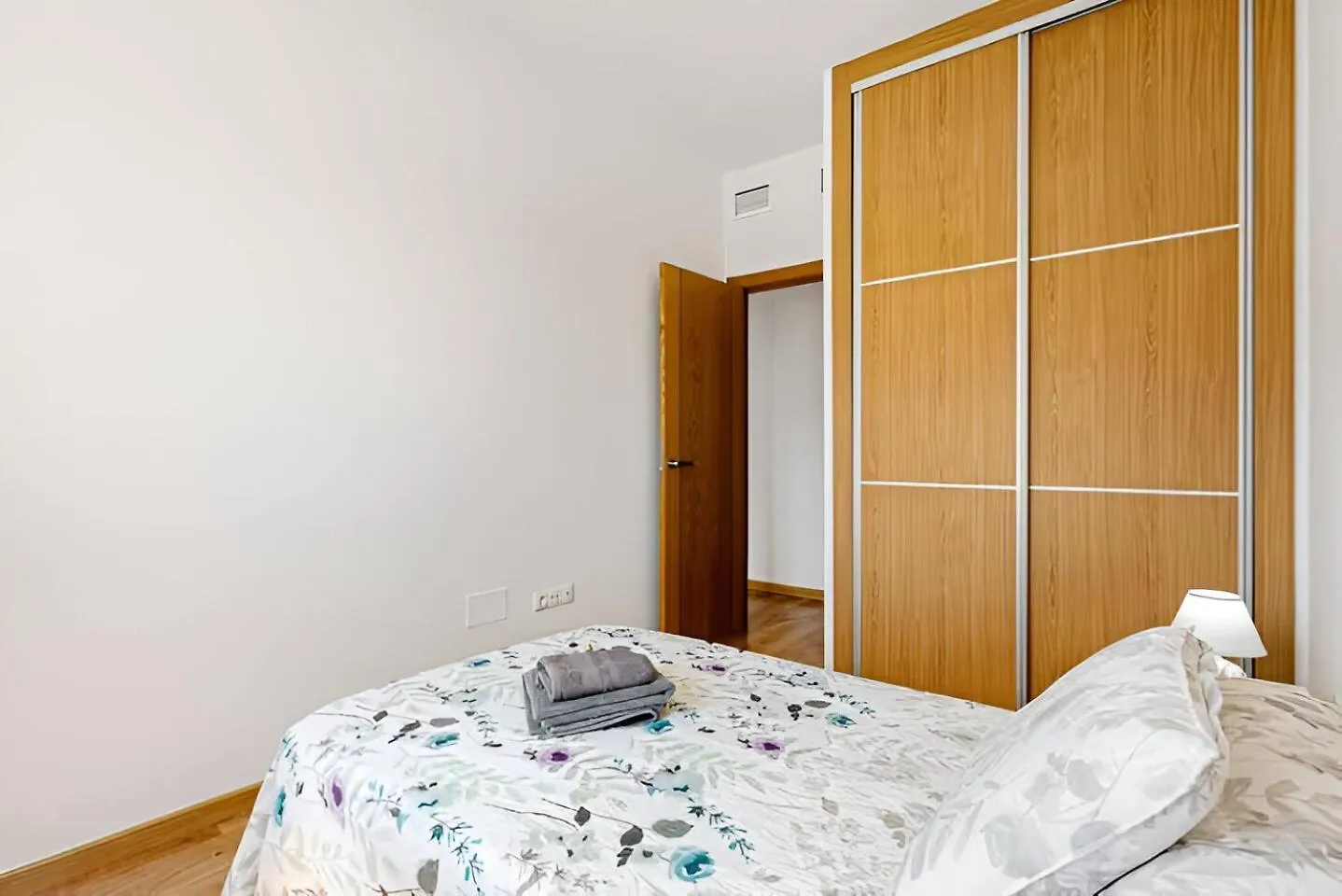 Ven Descansa Y Conoce Málaga España